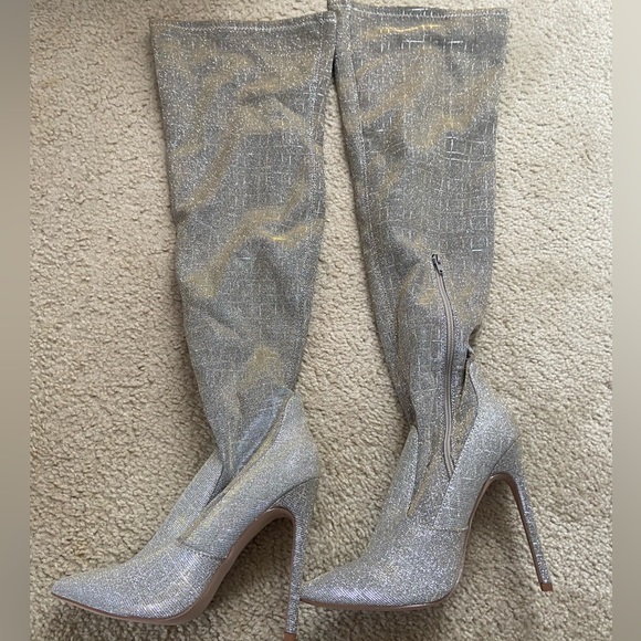 Thigh high Silver/Gold sparkly boots - Picture 3 of 8